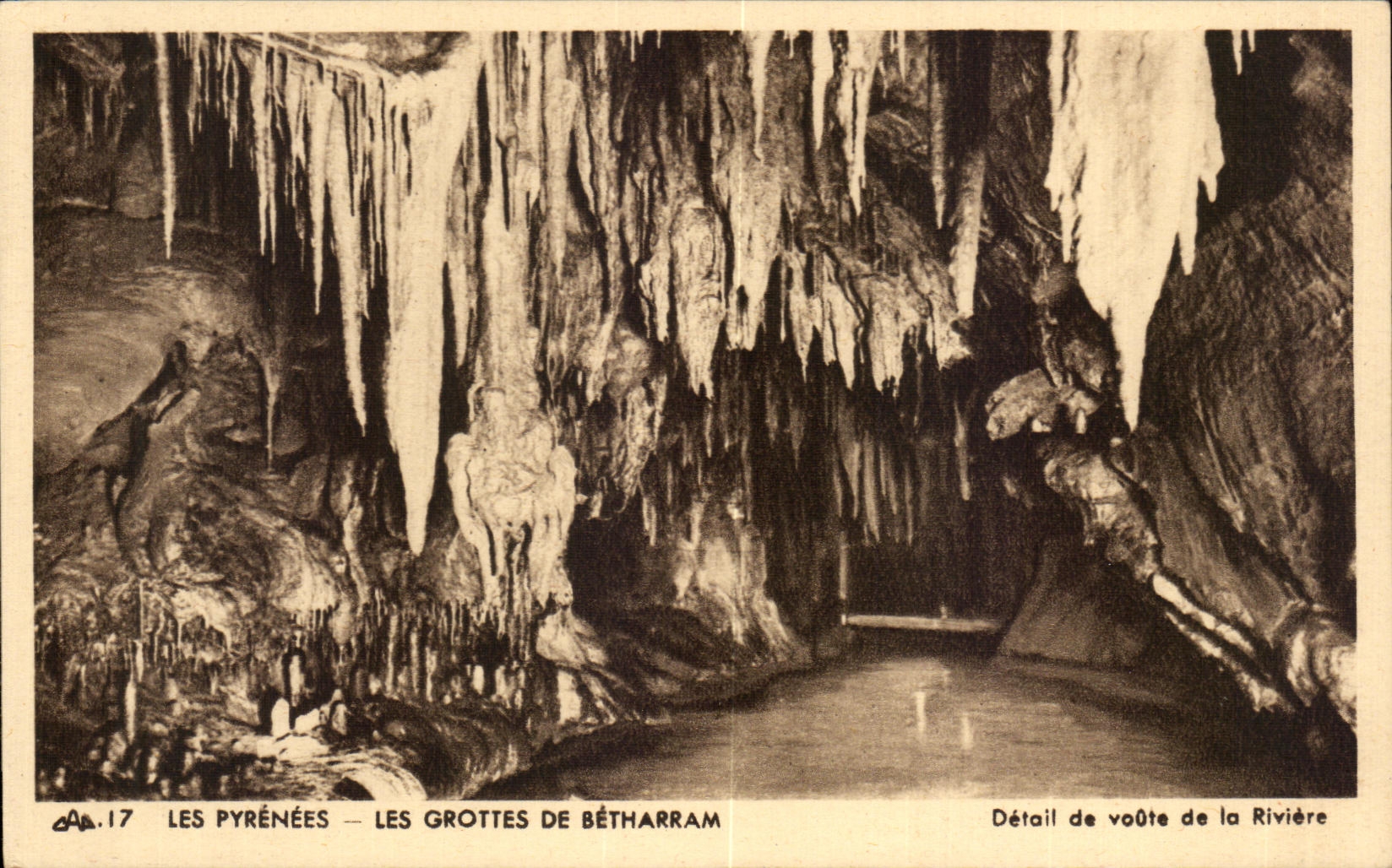 Les Pyrénées — Les Grottes de Bétharram — Détail de voûte de la Rivière