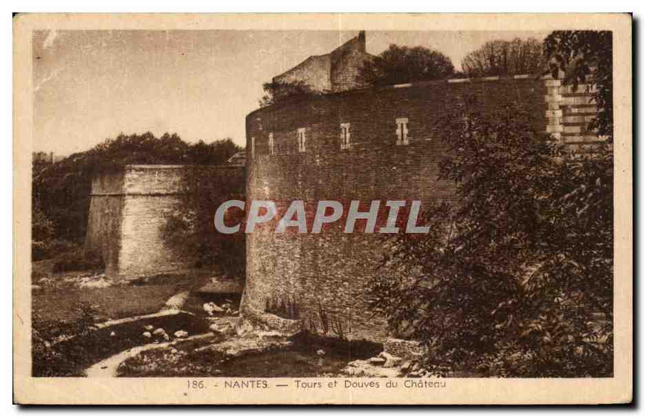 CPA Nantes Tours et Douves du Chateau