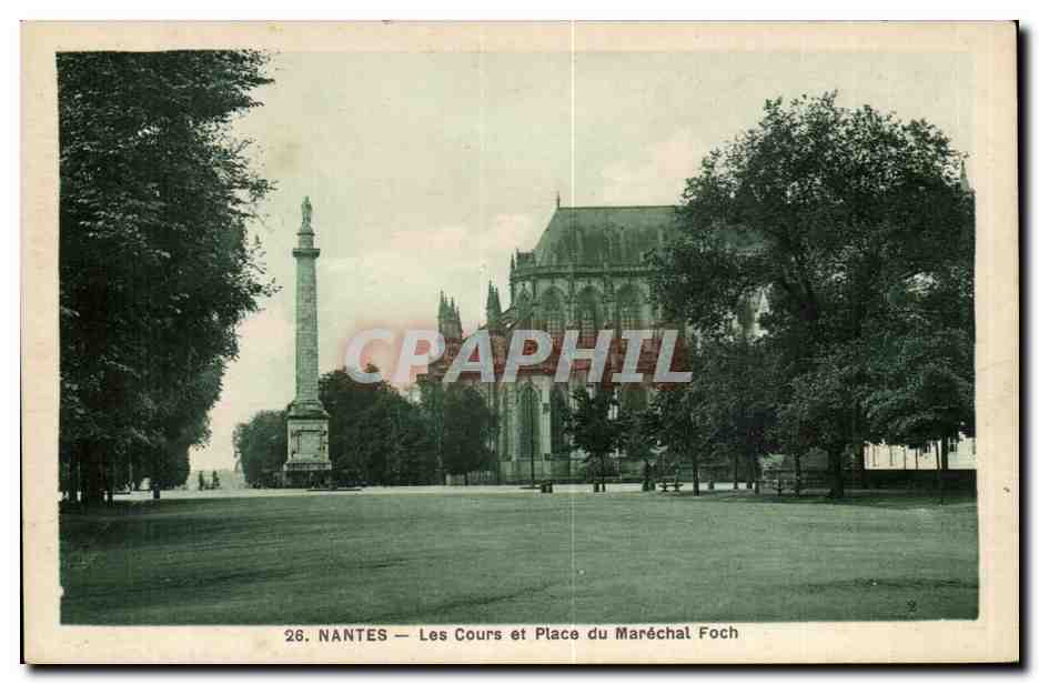 CPA Nantes Les Cours et Place du Marechal Foch
