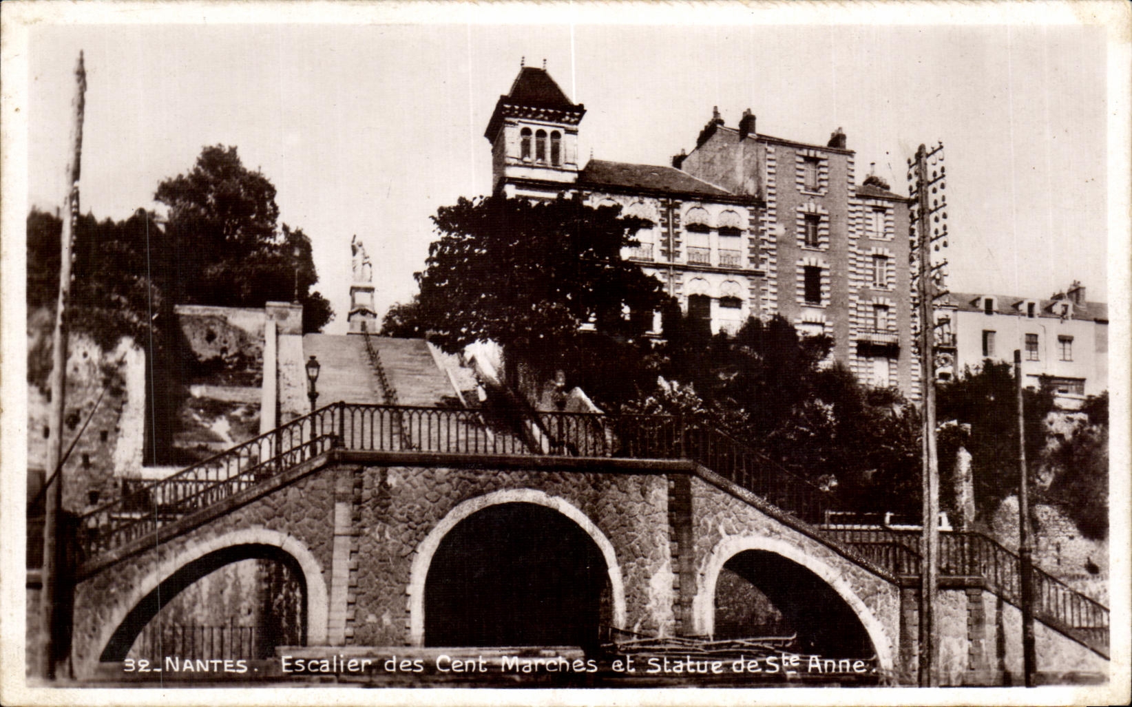 CPA Nantes Escalier des Cent Marches et Statue de S te Anne