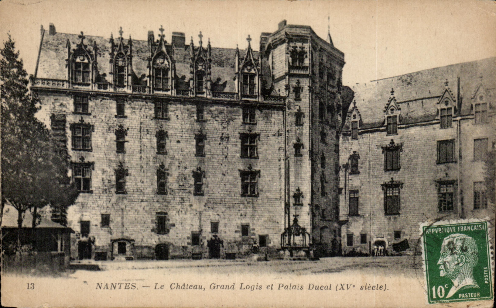 CPA Nantes Le Chateau Grand Logis et Palais Ducal