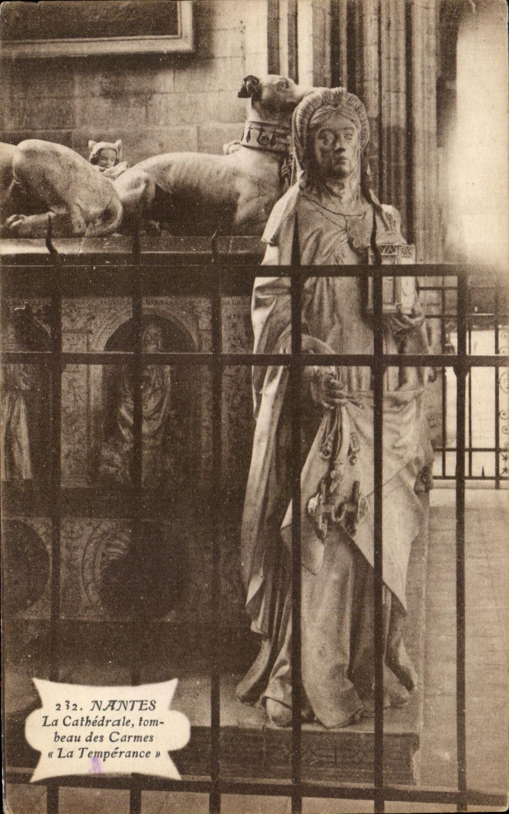 CPA Nantes La Cathedrale tombeau des Carmes La Temperance chien Dog