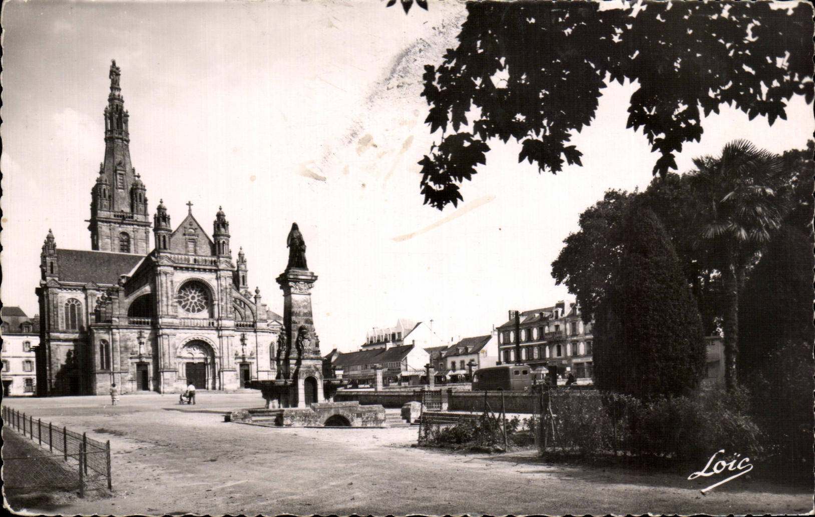 CPA Sainte Anne D Auray La Basilique et la Fontaine