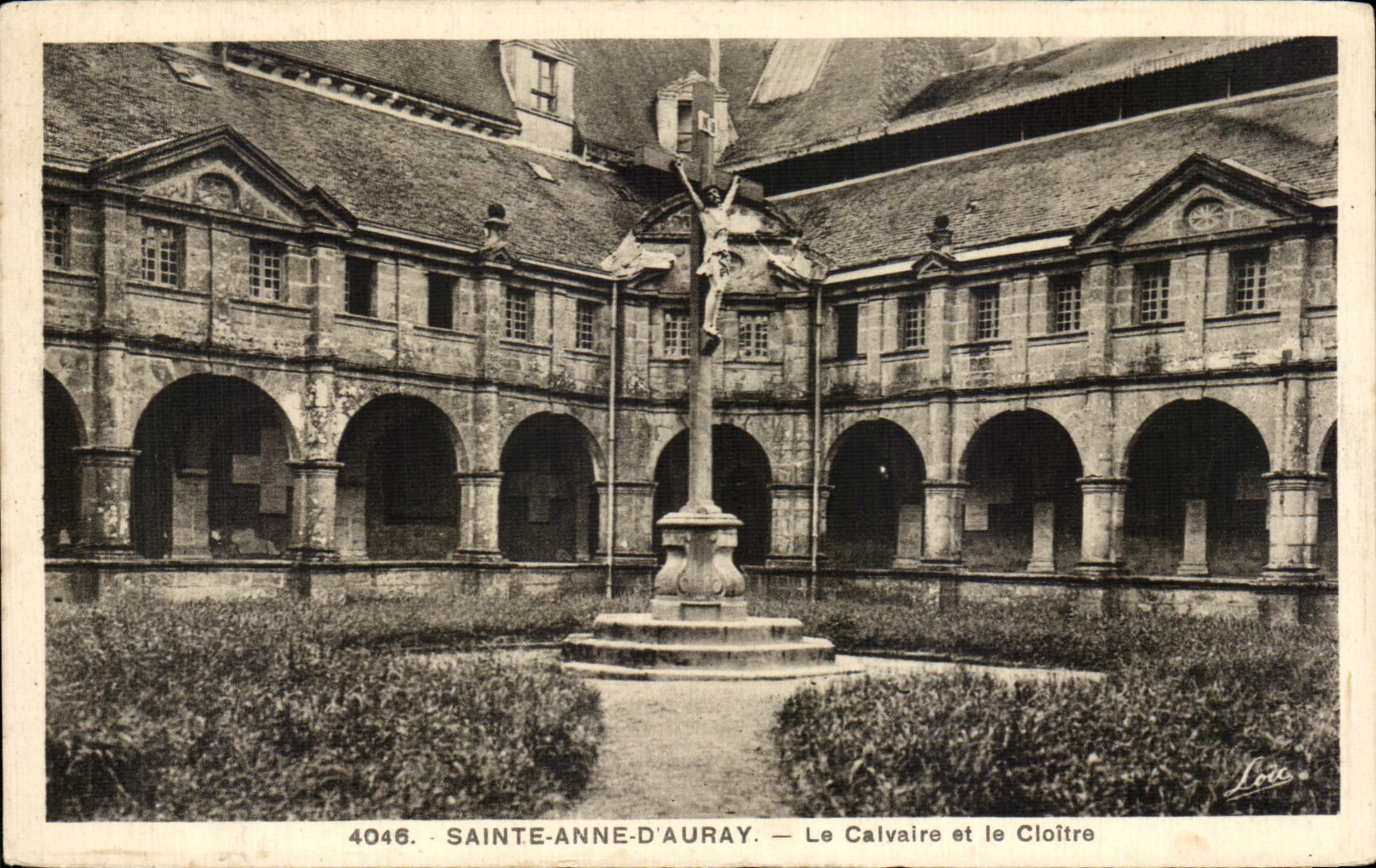 CPA Sainte anne D Auray Le Calvaire et le Cloitre Christ