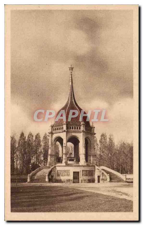 CPA Sainte Anne D Auray Le Monument aux Morts de la Bretagne