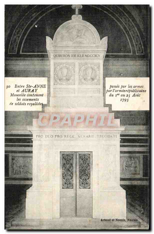CPA Entre Ste Anne et Auray Mausolee contenant les ossements de soldats royalistes passes par les armes