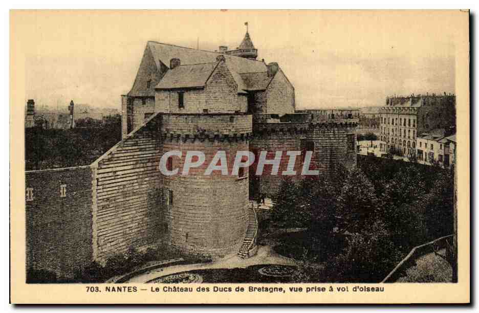 CPA Nantes Le Chateau des Ducs de Bretagne vue prise a vol d oiseau