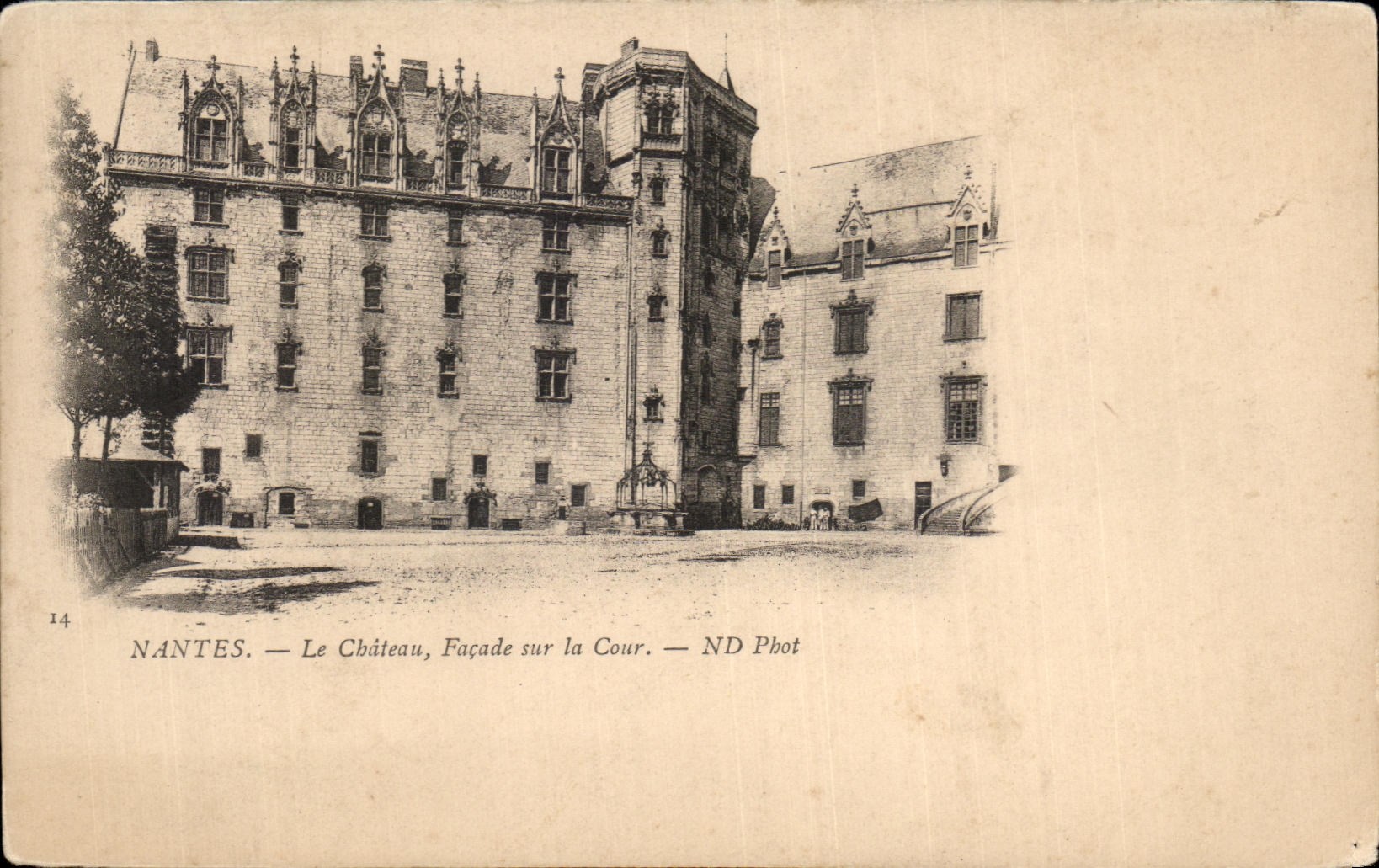 CPA Nantes Le Chateau Facade sur la Cour