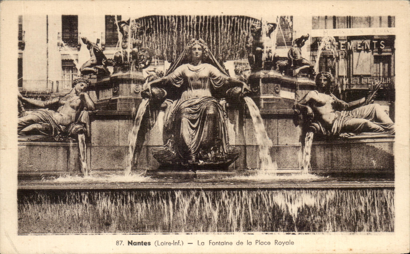 CPA Nantes La Fontaine de la Place Royale