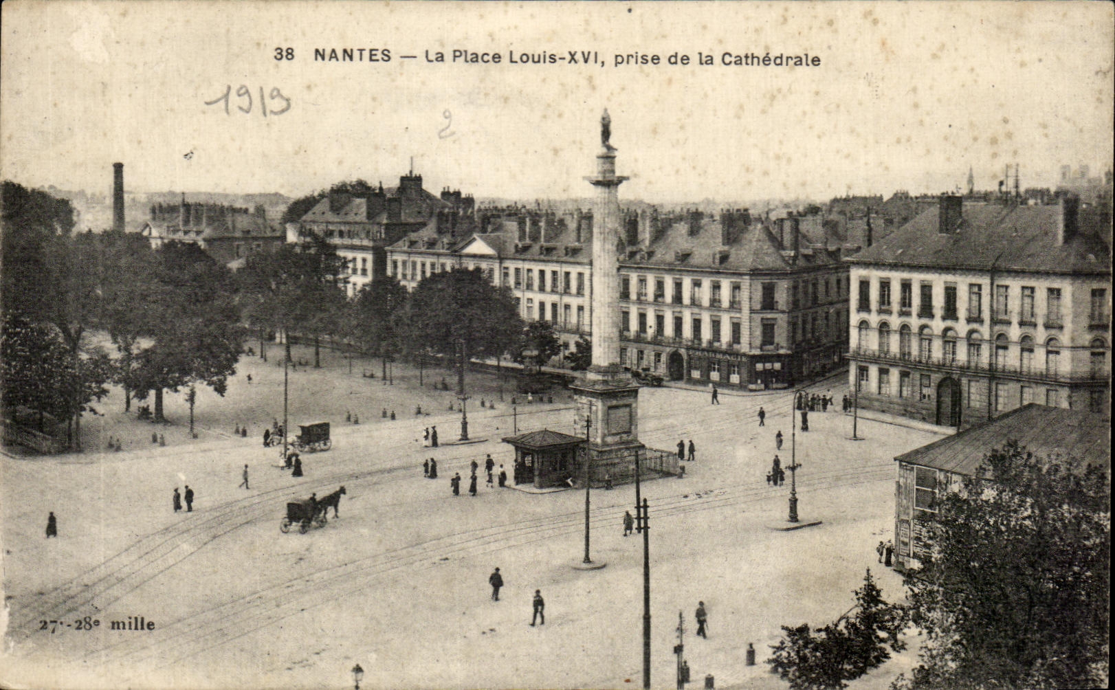 CPA Nantes La Place Louis XVI prise de la Cathedrale