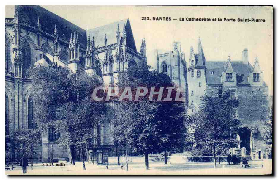 CPA Nantes La Cathedrale et la Porte Saint Pierre