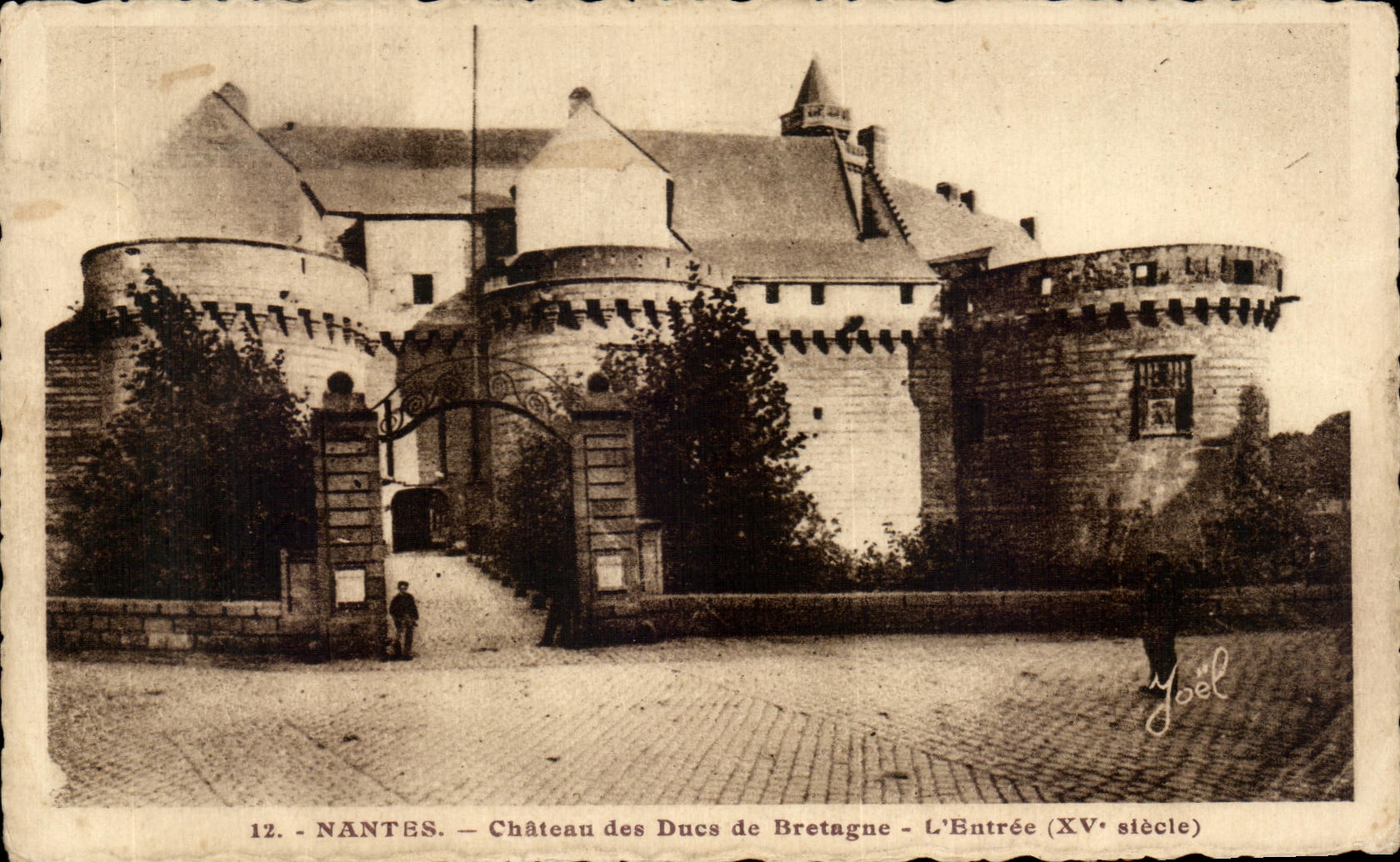 CPA Nantes Chateau des Ducs De Bretagne L Entree