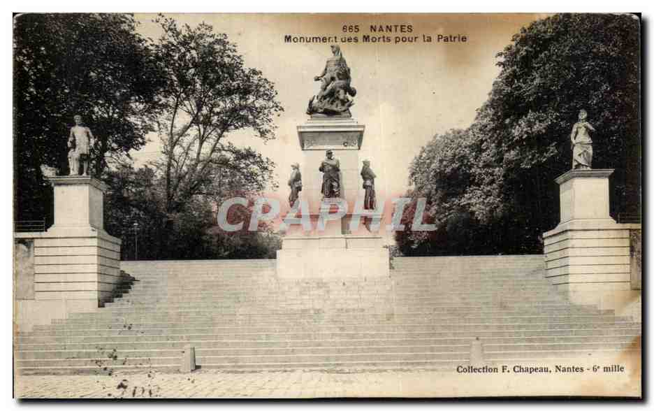 CPA Nantes Monument des Morts Pour la Patrie