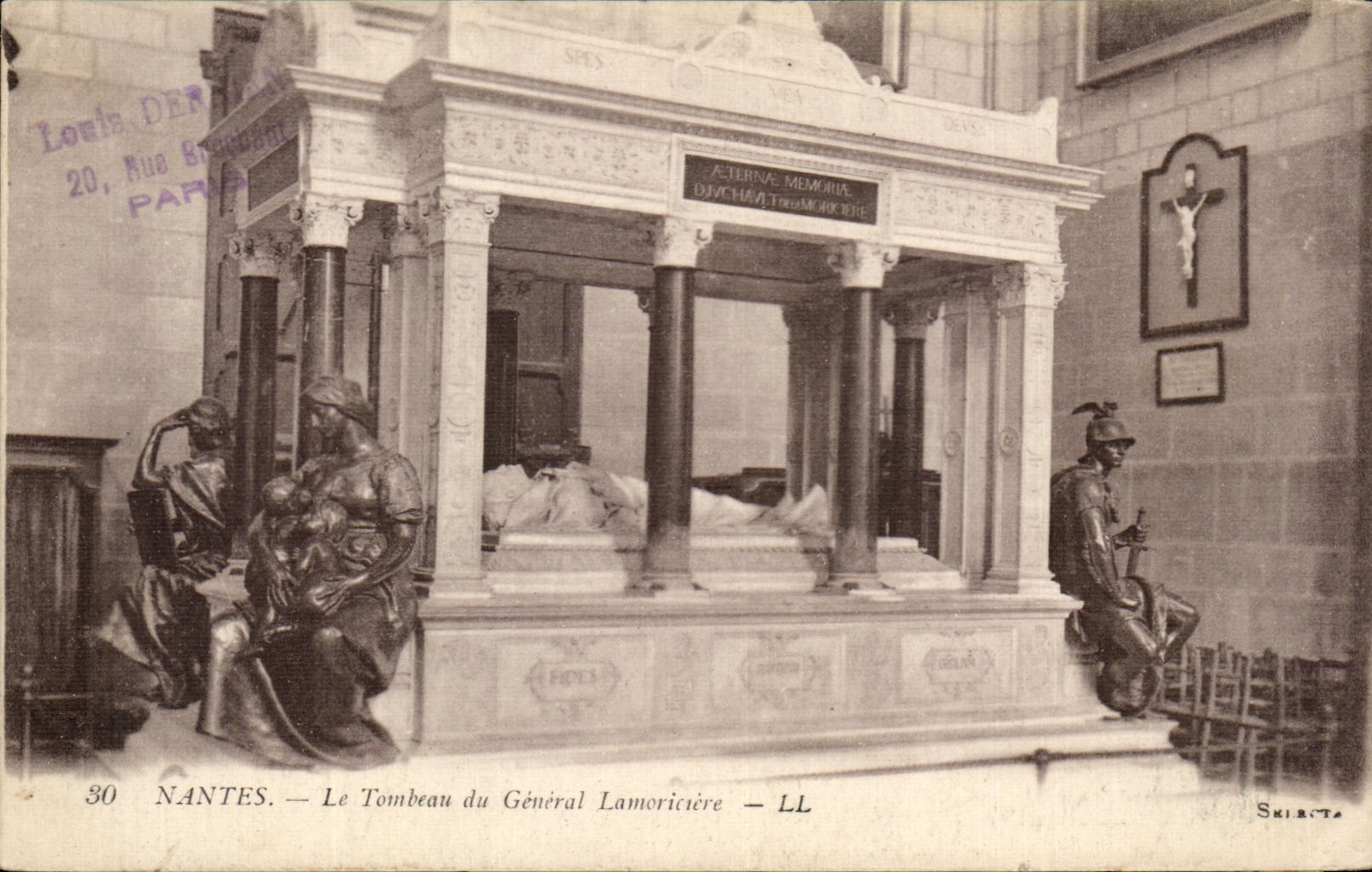 CPA Nantes Le Tombeau du General Lamoriciere