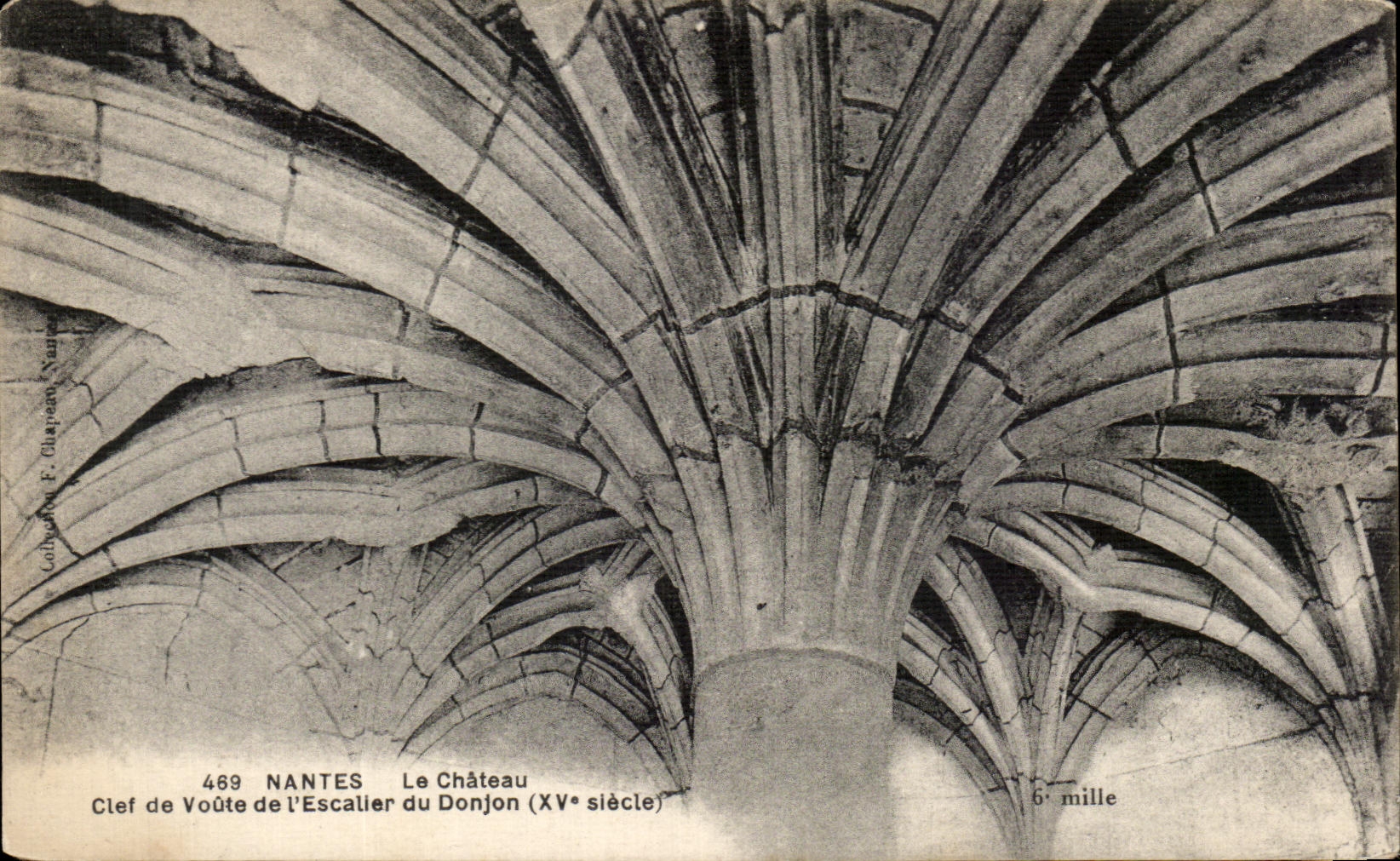 CPA Nantes Le Chateau Clef de Voote de L Escaller du Donjon