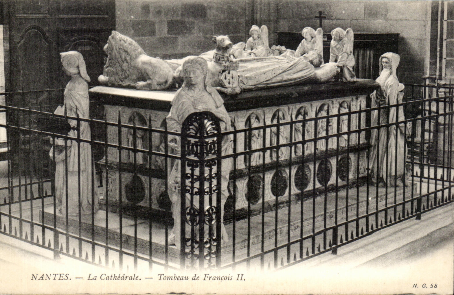 CPA Nantes La Cathedrale Tombeau de Francois II