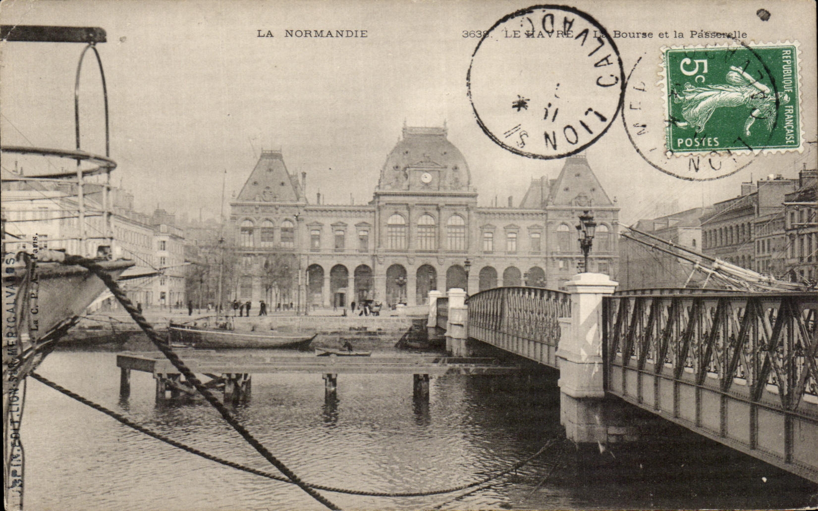 CPA Le Havre La Bourse et la Passerelle Bateau