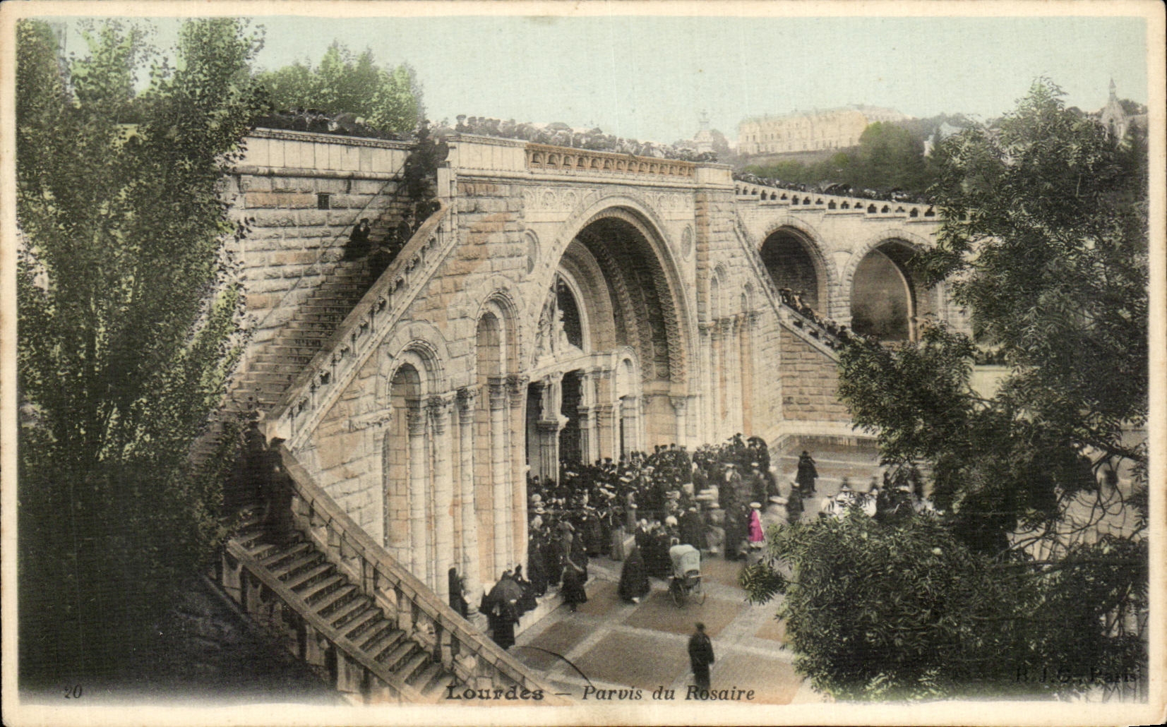 CPA Lourdes Parvis du Rosaire