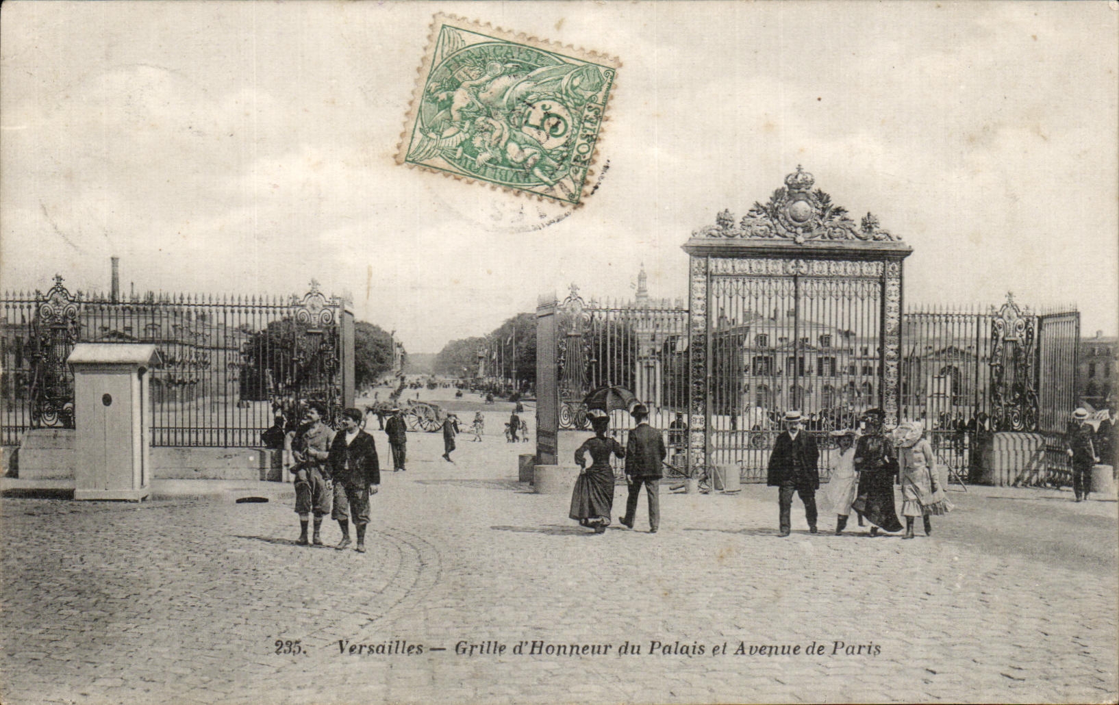 CPA Versailles Grille d Honneur du Palais Avenue de Paris