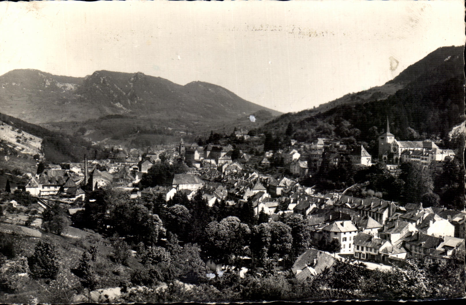 Salins-les-Bains — Vue générale — Le Mont Poupét (alt. 853 m.) — Editions F. BEY