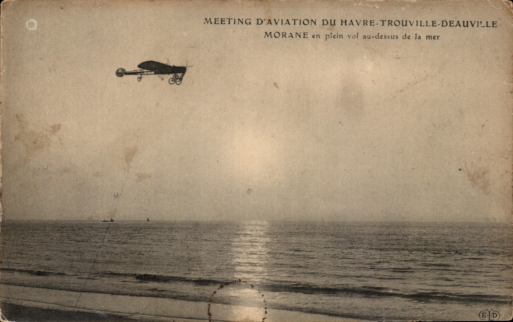 CPA Meeeting d aviation du Havre Trouville Deauville Morane en plein vol au dessus de la mer Avion Aeroplane 