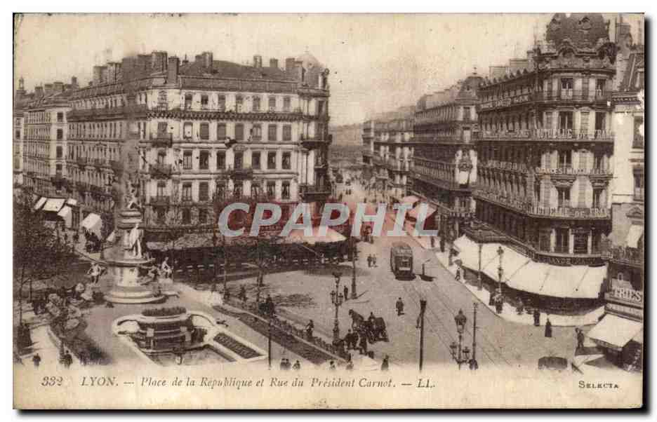 LYON — Place de la République et Rue du Président Carnot — Selecta