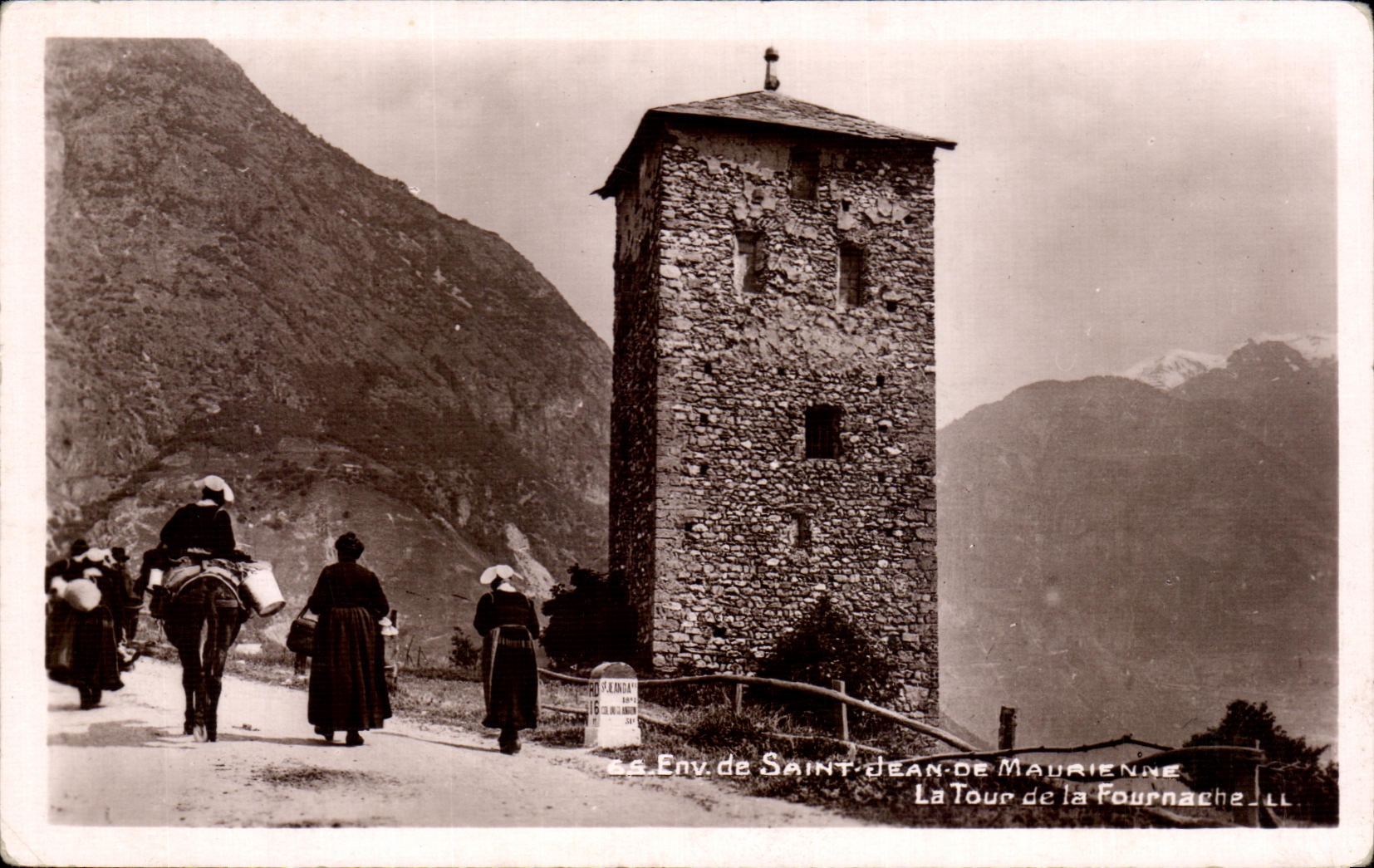 CPA Env De saint Jean De Maurienne La Tour de la Fournache