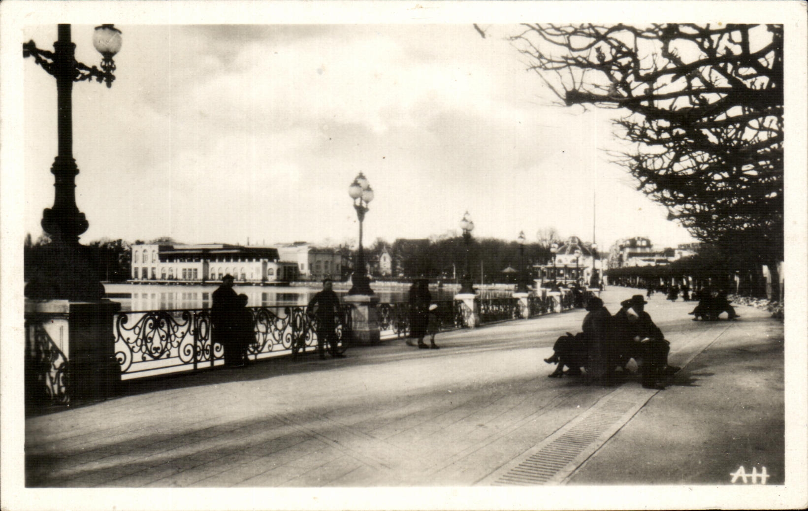 La Jetée-Promenade et le Casino — Enghiën-les-Bains — Éditions Illeintour