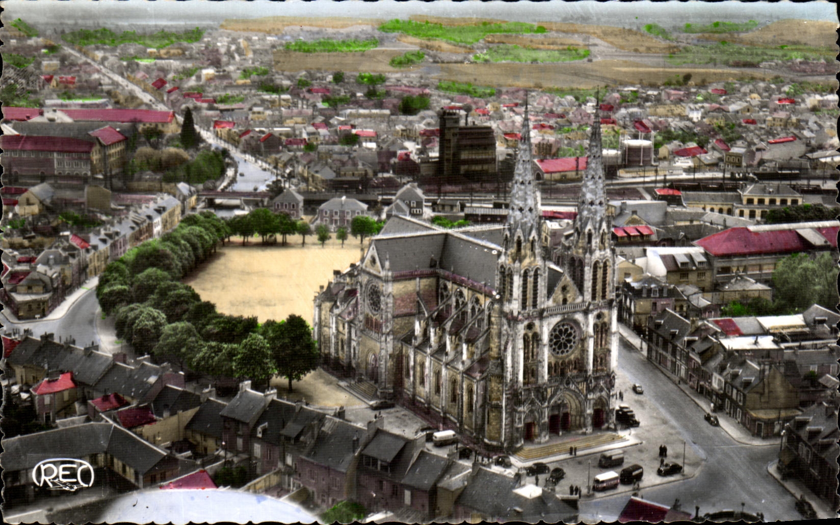 Châteauroux — Église Saint-André — Vue aérienne — M. Roussel, éditeur