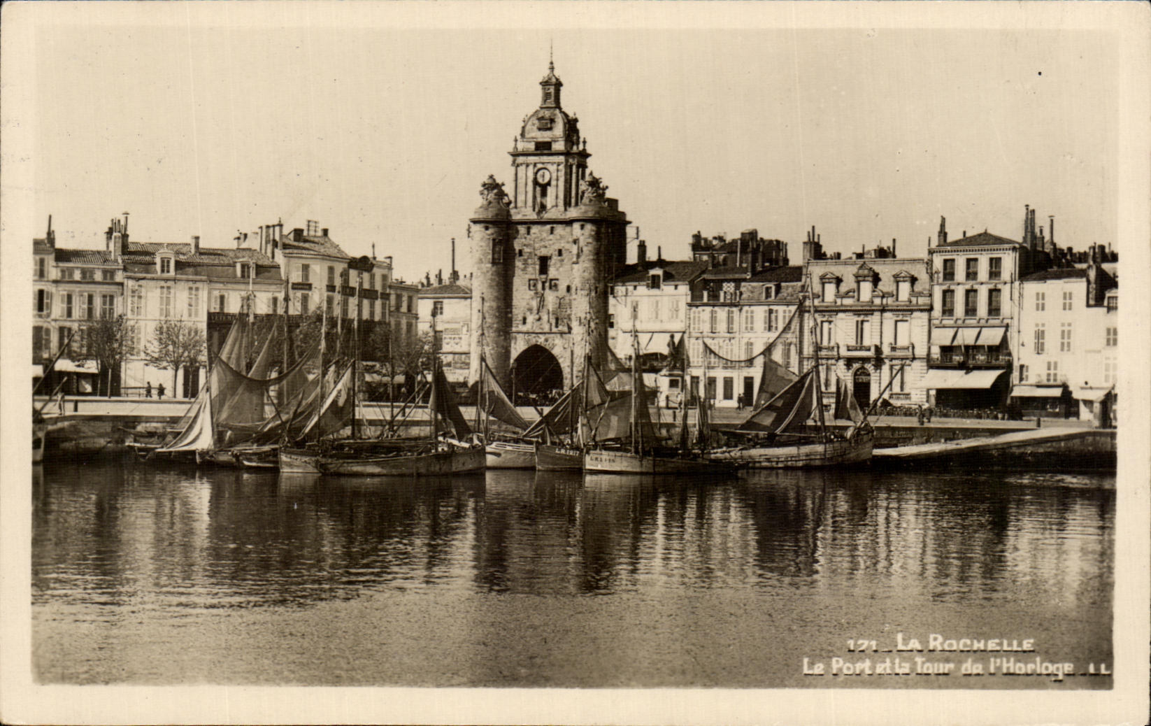 La Rochelle — Le Port et la Tour de l'Horloge — La Rochelle, n°121