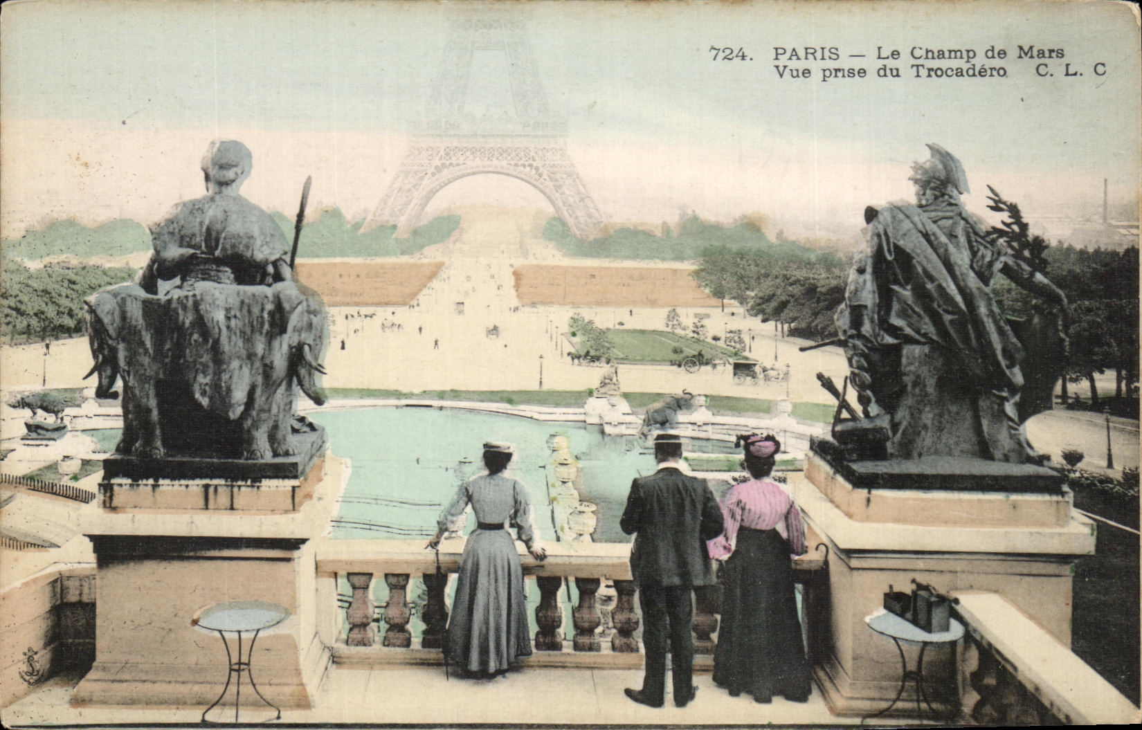 CPA Paris Le Champ de Mars Vue prise du Trocadero Tour Eiffel