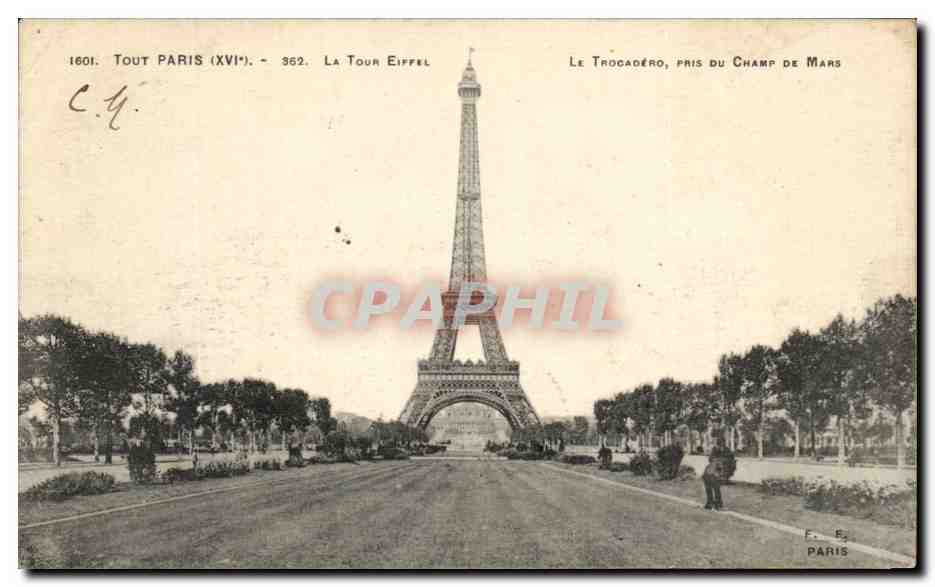 CPA Tout Paris La Tour Eiffel Le Trocadero pris du Champ de Mars
