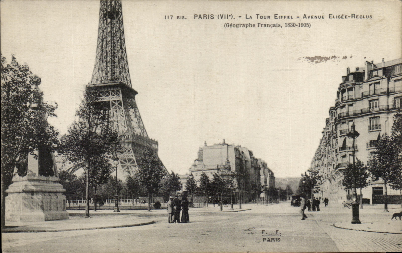 CPA Paris (Vll e) La Tour Eiffel Avenue Elisee Reclus