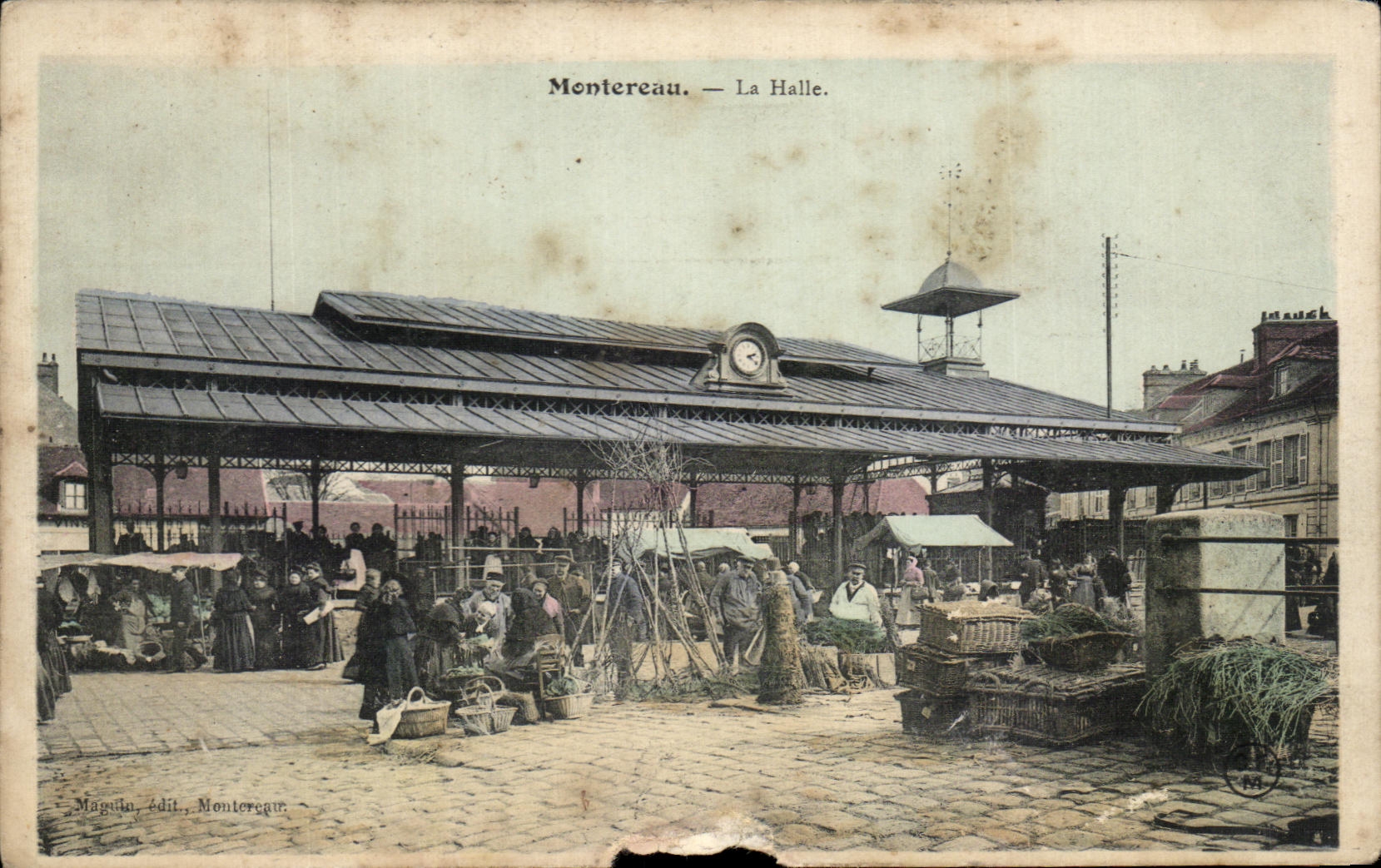 CPA Montereau La Halle Marche TOP