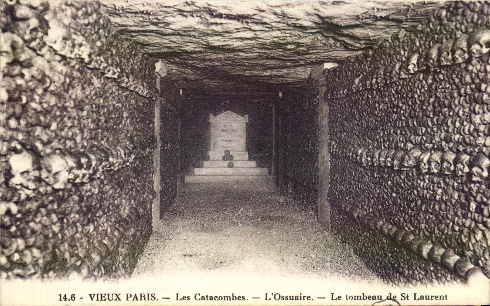 CPA Vieux Paris Les Catacombes L Ossuaire Le Tombeau de St Laurent
