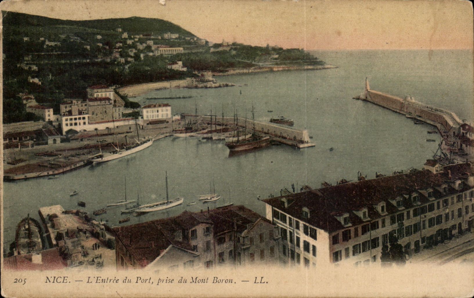 CPA Cannes L Entree du Port Prise de Mont Boron Bateaux