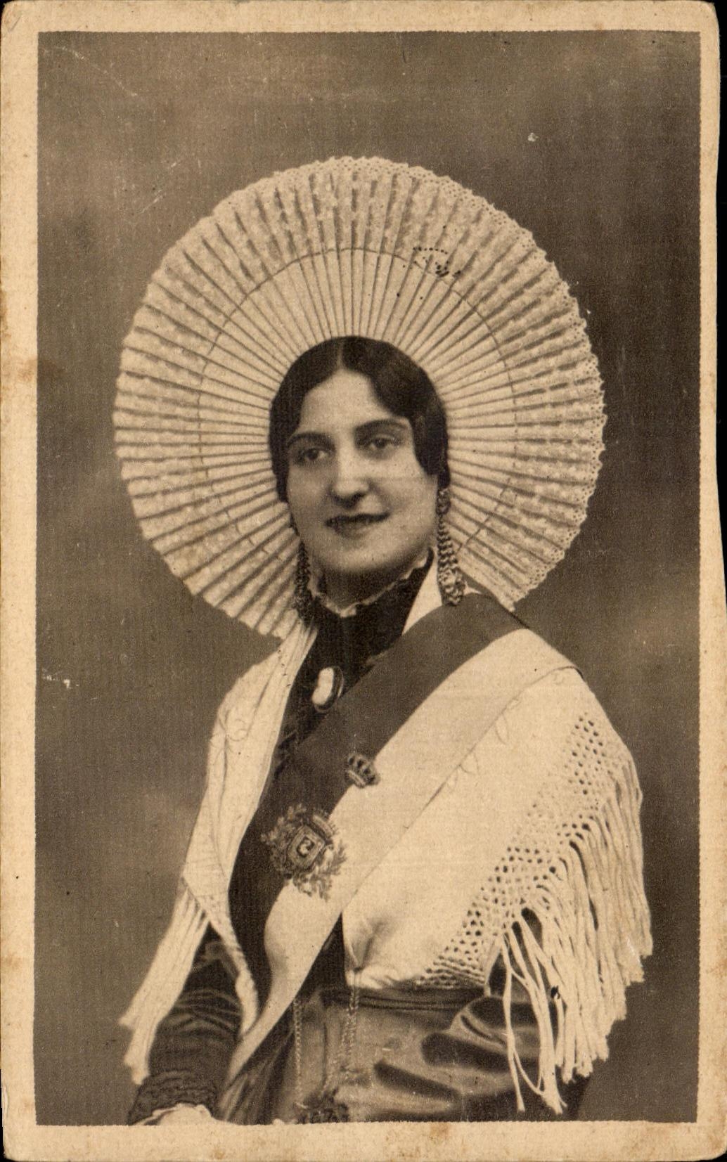 CPA Matelote Boulonnaise Elue a Nice en 1932 Reine des Provinces Francaises