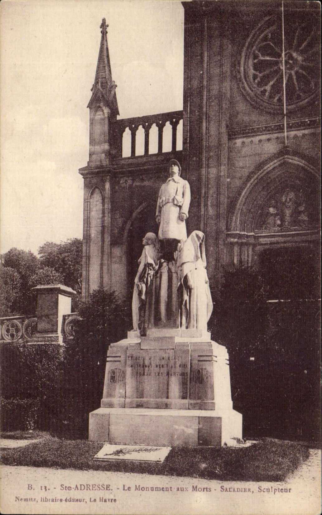 CPA Ste Adresse Le Monument aux Morts Militaria 