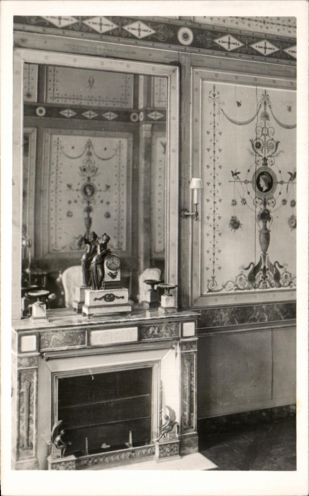 Paris - Hôtel Bourrienne — Détail d'un panneau de chambre — CPAPHIL