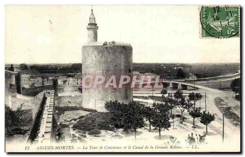 CPA Aigues Mortes La Tour de Constance et le Canal De La Grande Robine