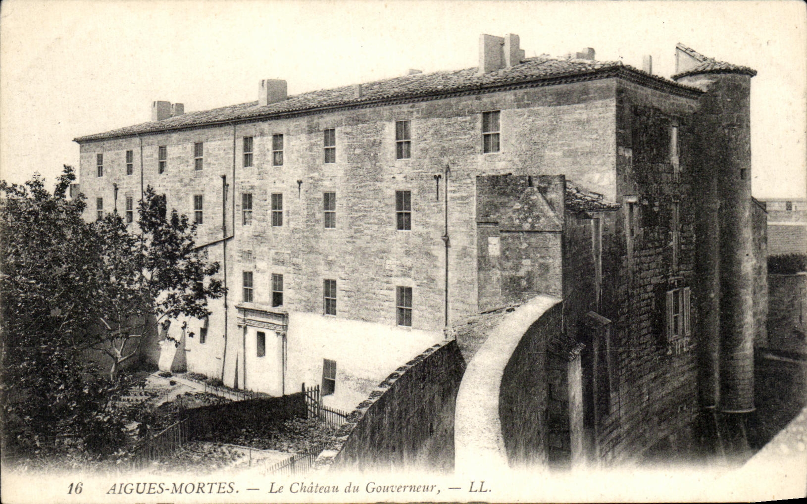 CPA Aigues Mortes Le Chateau du Gouverneur