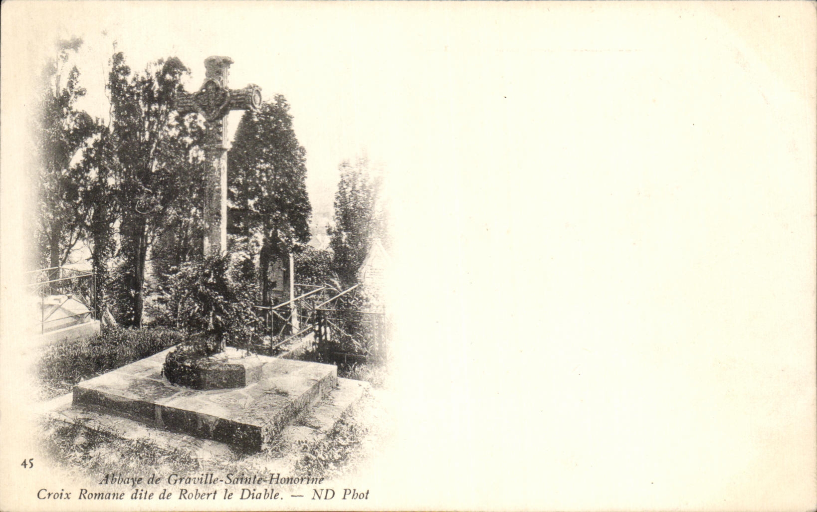 CPA Abbaye de Graville Sainte Honorine Croix romane dite de Robert le diable Devil