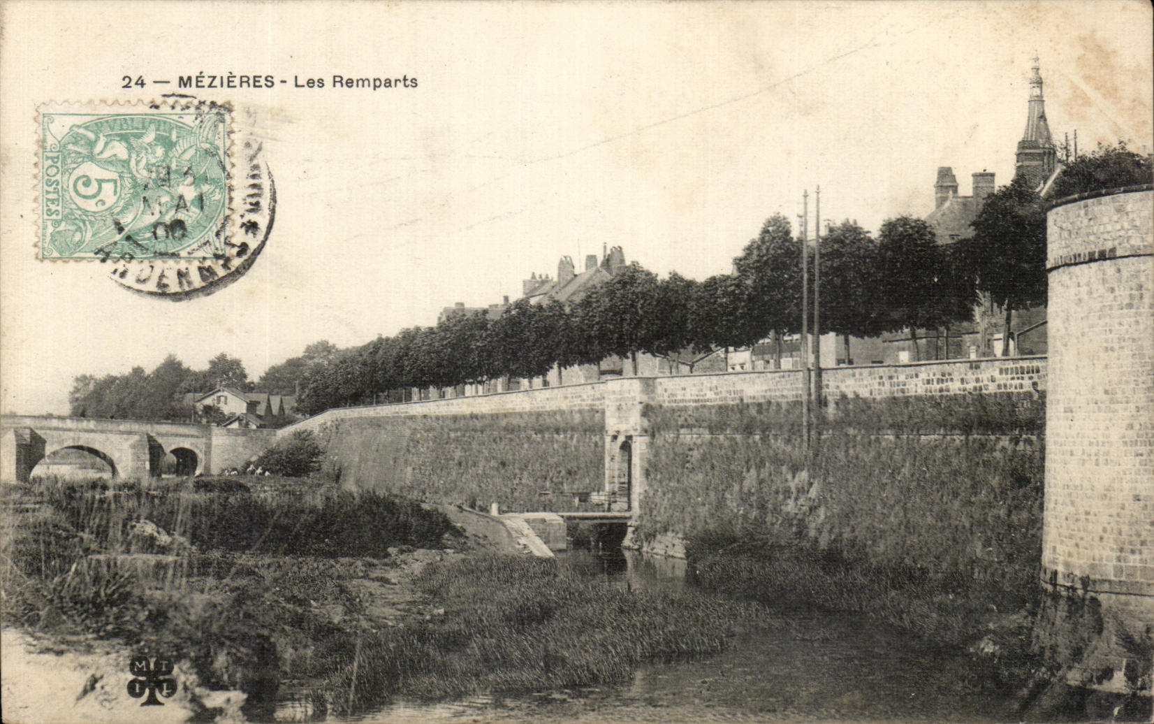 CPA Mezieres Les Remparts
