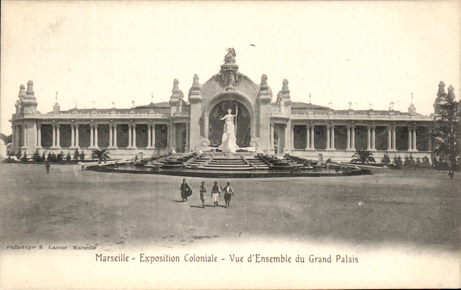 CPA Marseille Exposition Coloniale Vue d Ensemble du Grand Palais