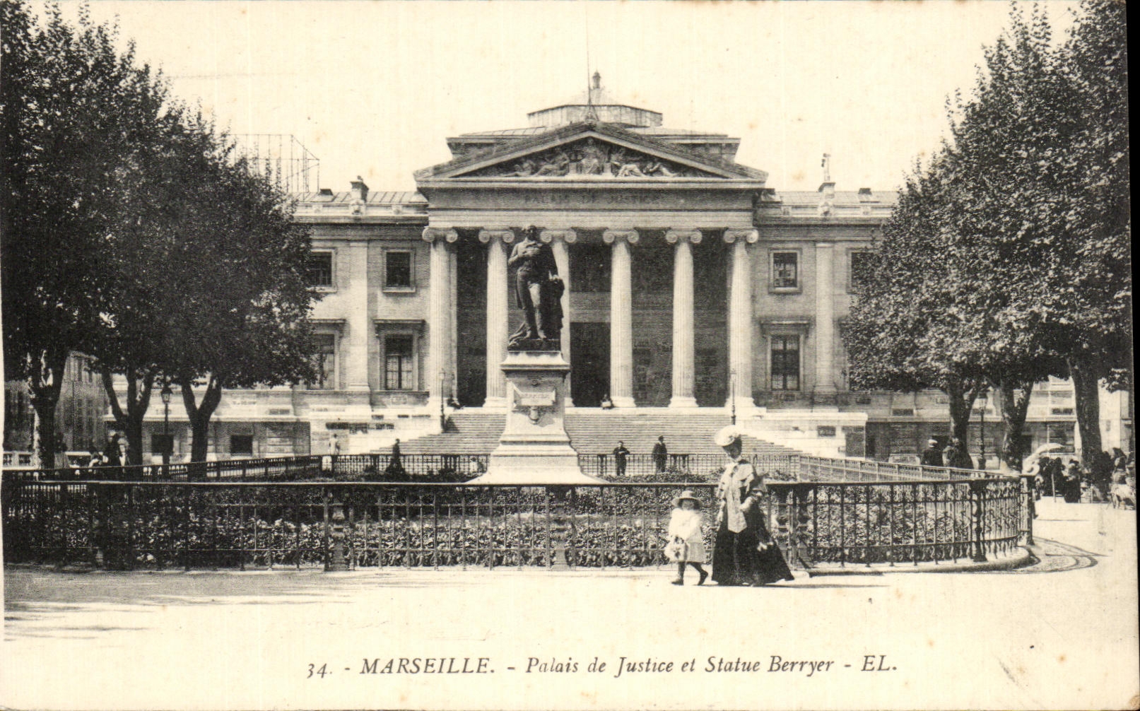 CPA Marseille Palais de Justiee et Statue Berryer