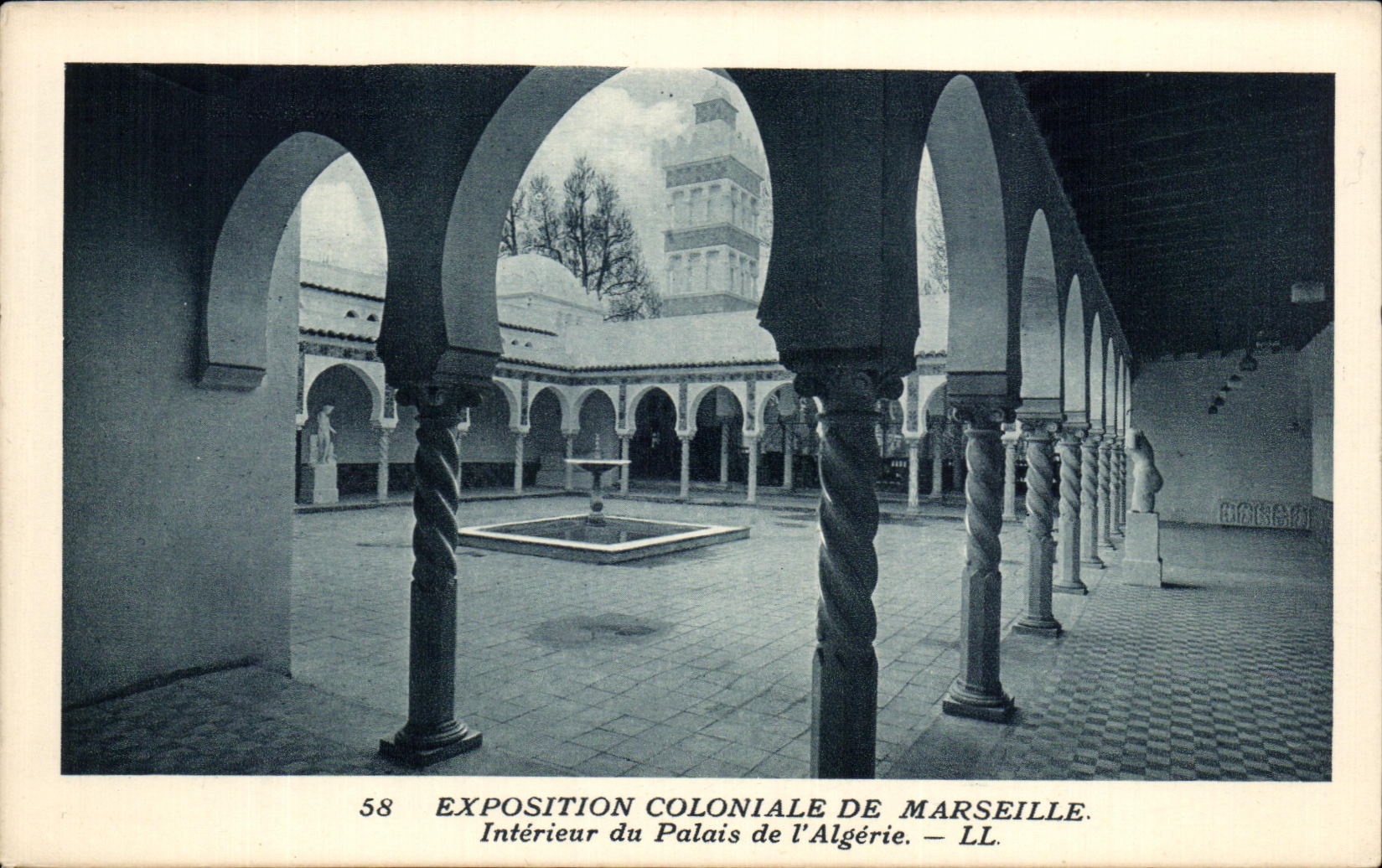 CPA Marseille Coloniale De Marseille Interieur du Palais de L Algerie