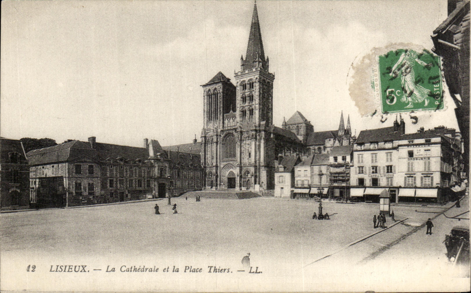 Lisieux — La Cathédrale et la Place Thiers — LL