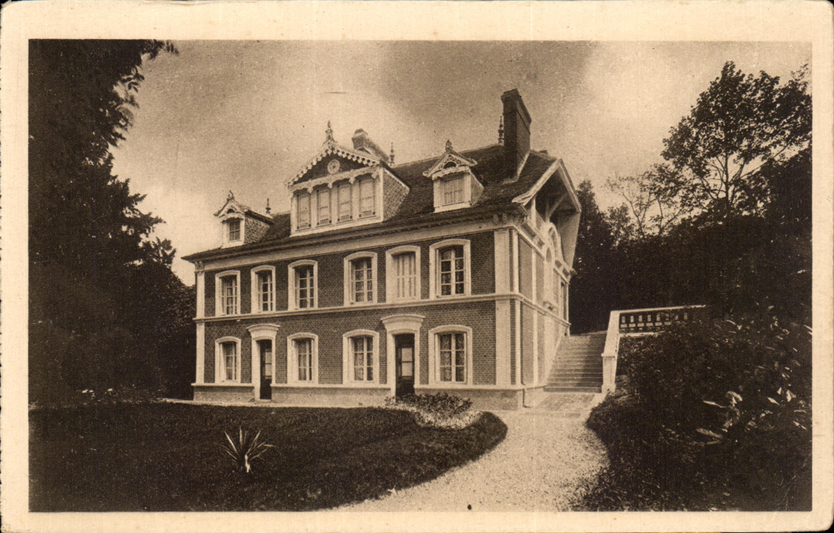 CPA Les Buissonnets Facade d entree The Buissonnets Entrance and front of the home