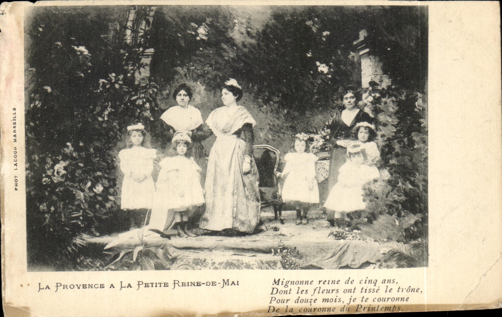 CPA La Provence a La Petite Reine De Mai Folklore Costume