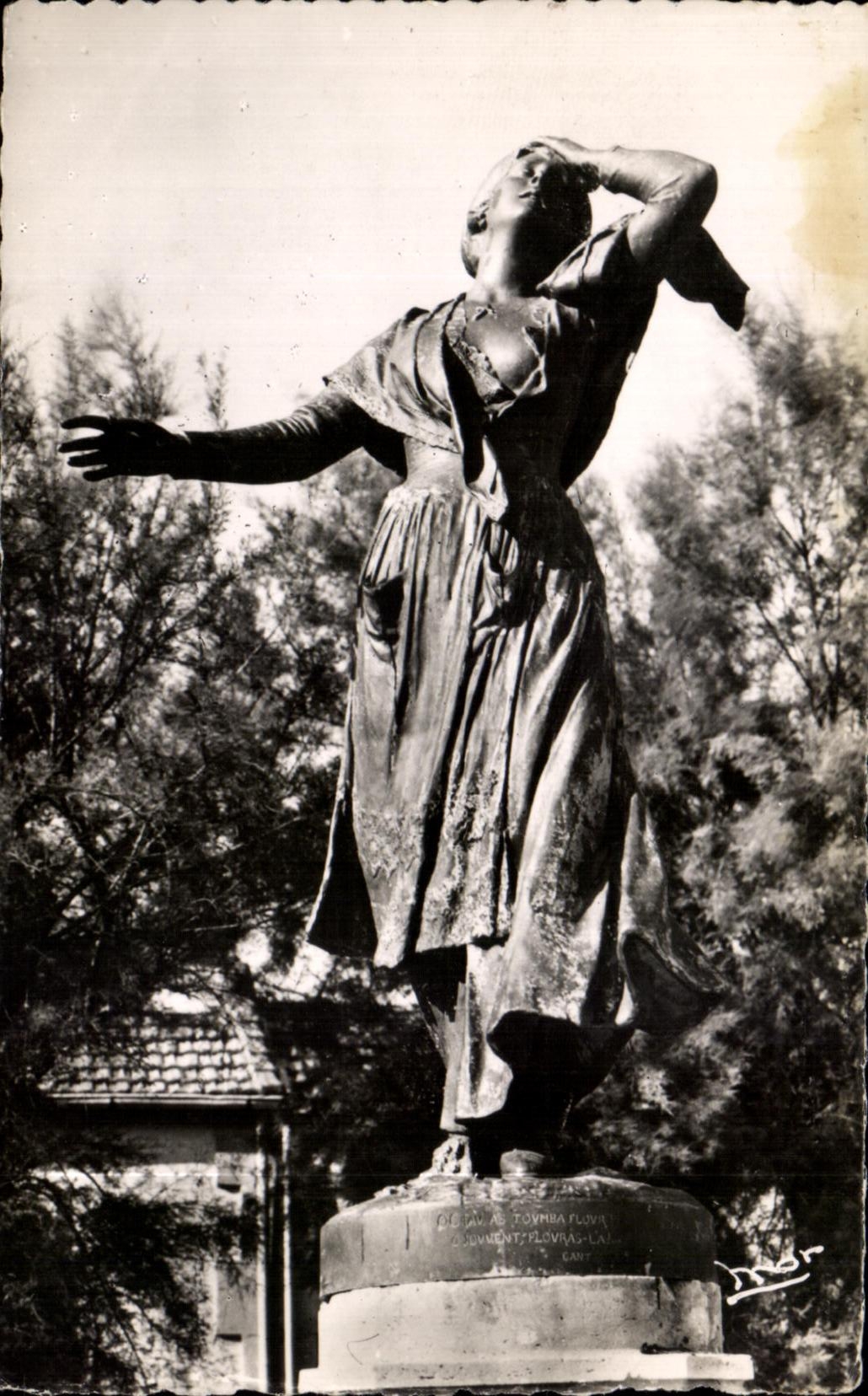 Statue de Mireille — Saintes-Maries-de-la-Mer — Éditions MAR & L'Amiard de Camargue